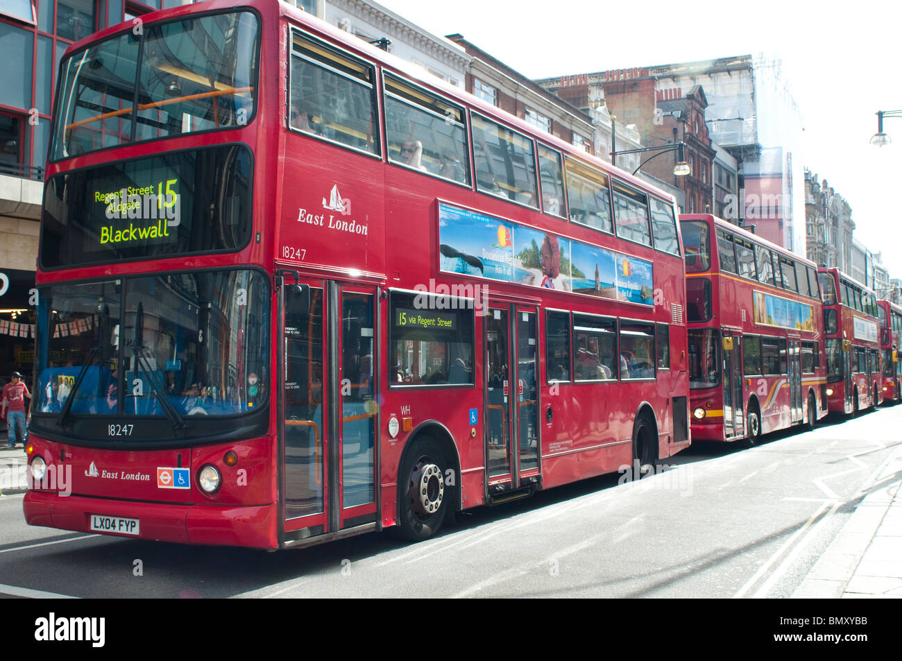 Londoner Busse auf Oxford Straße, London, UK Stockfoto