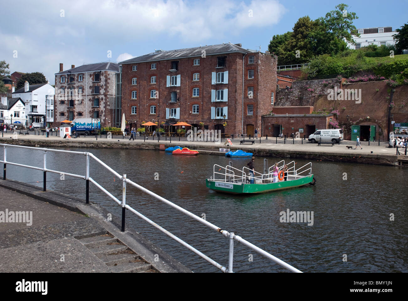 Hintern Fähre auf Exeter Schifffahrtskanal zeigt Kai Stockfoto