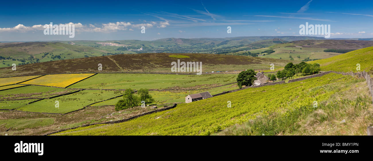 UK, Derbyshire, Peak District, Hathersage, Callow Bank, Overstones Bauernhof, mit Blick auf Hope Valley Stockfoto