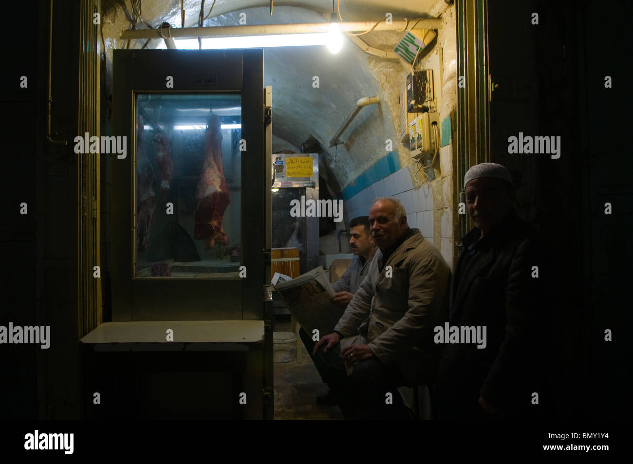Fleischerei im Souk Al Lakhamin The Butcher Markt oder Shuk Hakatsavim in Hebräisch in der muslimischen Viertel Altstadt Ost-Jerusalem Israel Stockfoto