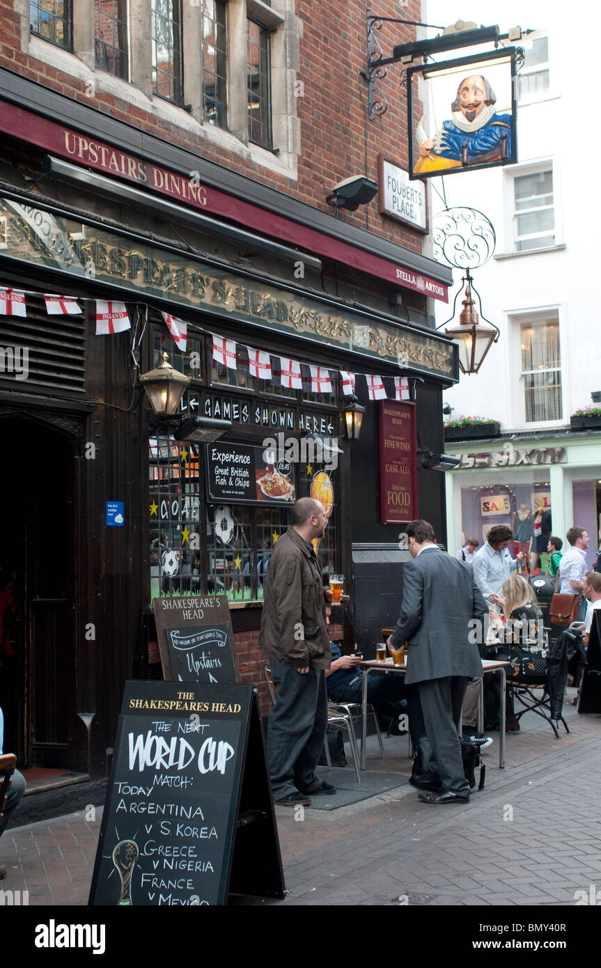 Shakespeares Head Pub, Carnaby Street, London W1, UK Stockfoto