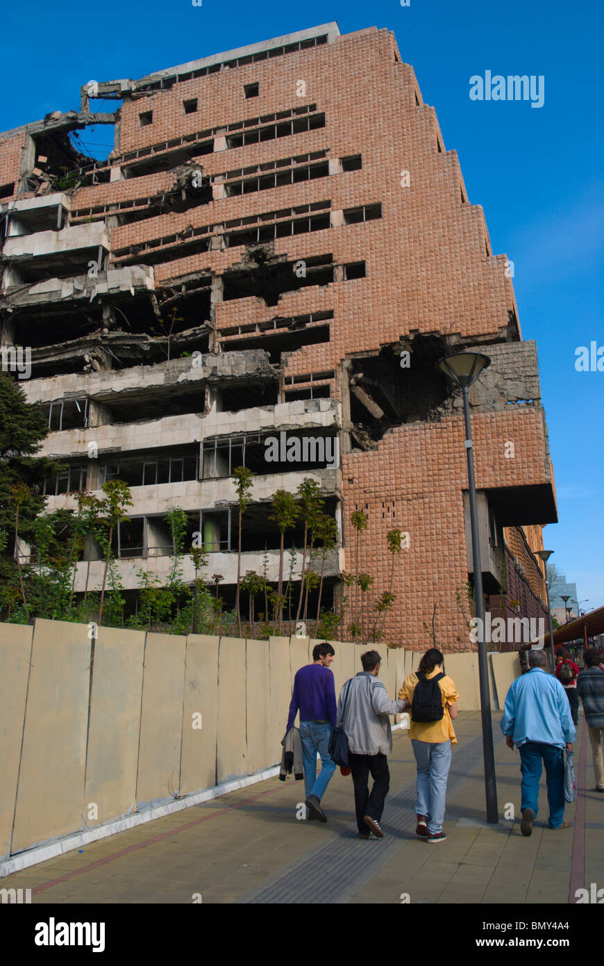 Regierungsgebäude in 1999 von der NATO bombardiert und Links intakt Mitteleuropa der Belgrad-Serbien Stockfoto