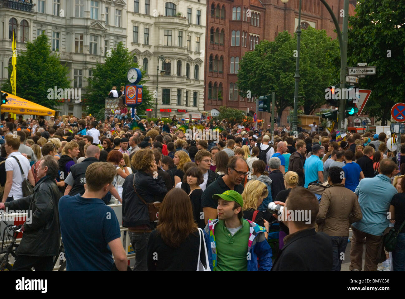 Karneval der Kulturen (Karneval der Kulturen) Straßenfest Kreuzberg Berlin Deutschland Europa Stockfoto