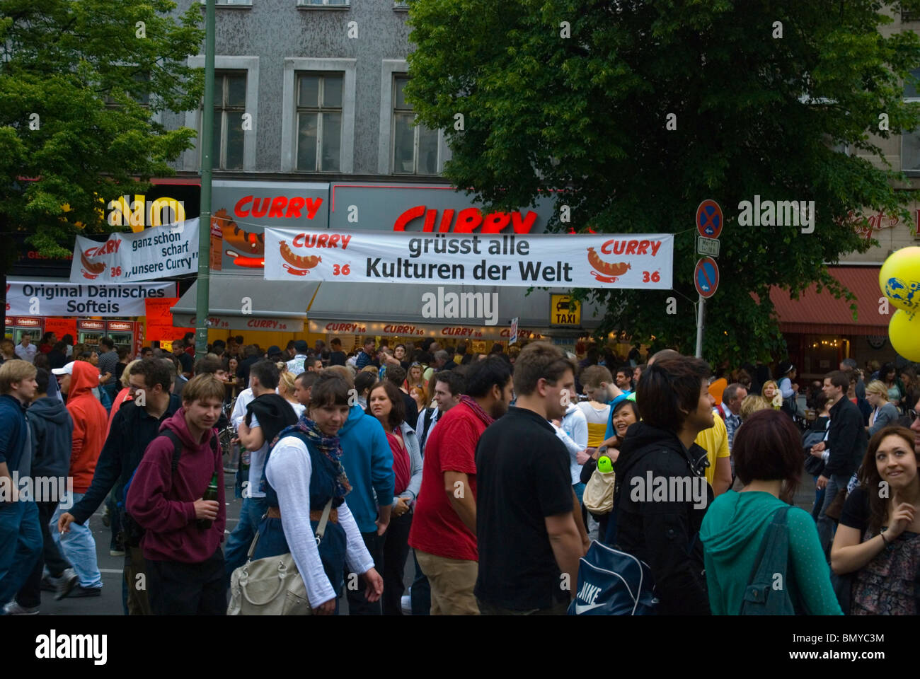 Karneval der Kulturen (Karneval der Kulturen) Straßenfest Kreuzberg Berlin Deutschland Eurore Stockfoto