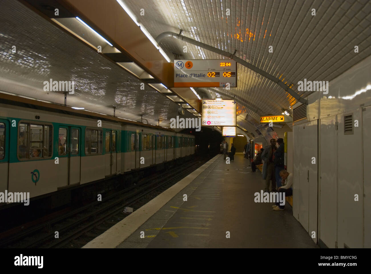 Bahnhof Gare du Nord Metro 5 orange Linie Paris Frankreich Europa Stockfoto