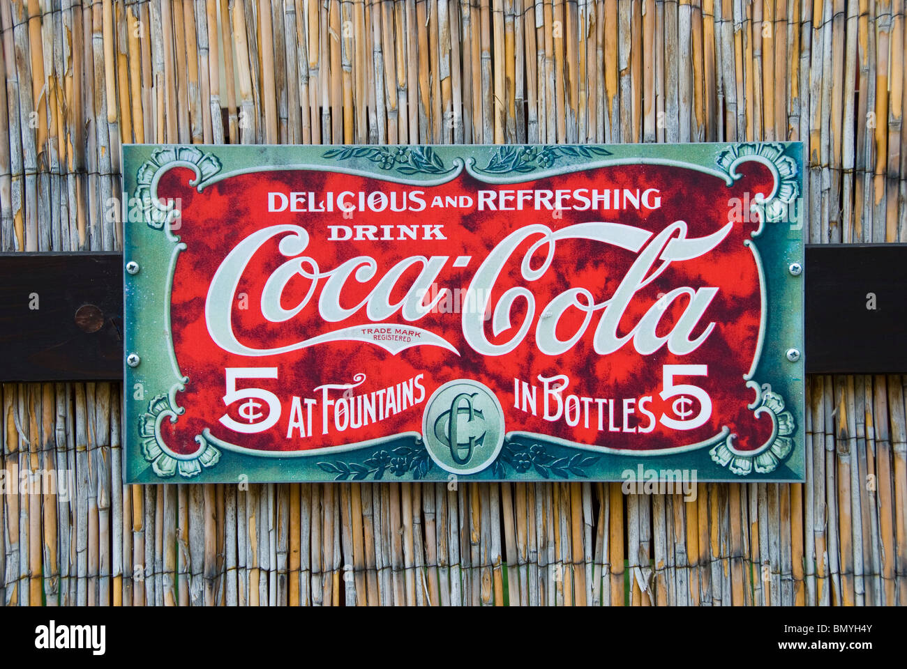 Vintage Coca Cola Kühlschrank Stockfotografie - Alamy