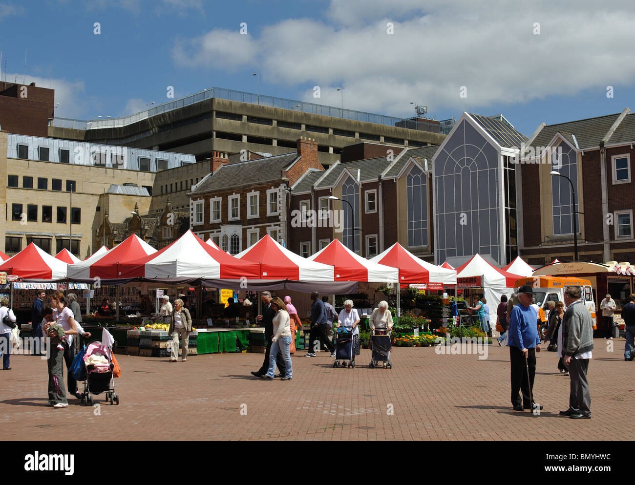 Markt im Marktplatz, Northampton, Northamptonshire, England, UK Stockfoto