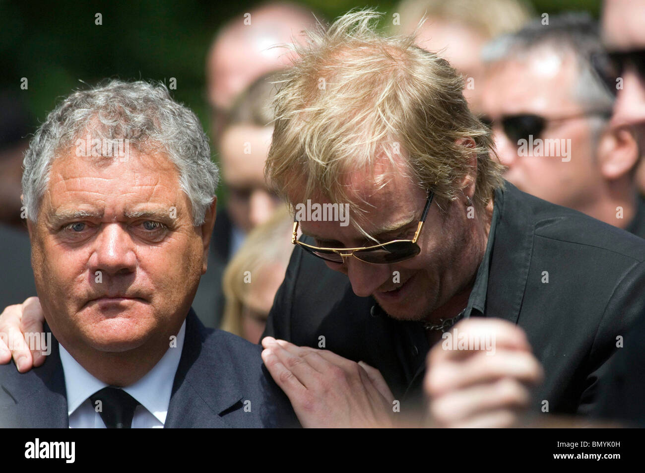 Beerdigung des ehemaligen Stereophonics-Schlagzeuger Stuart Cable in seiner Heimatstadt Aberdare in South Wales Valleys. Stockfoto