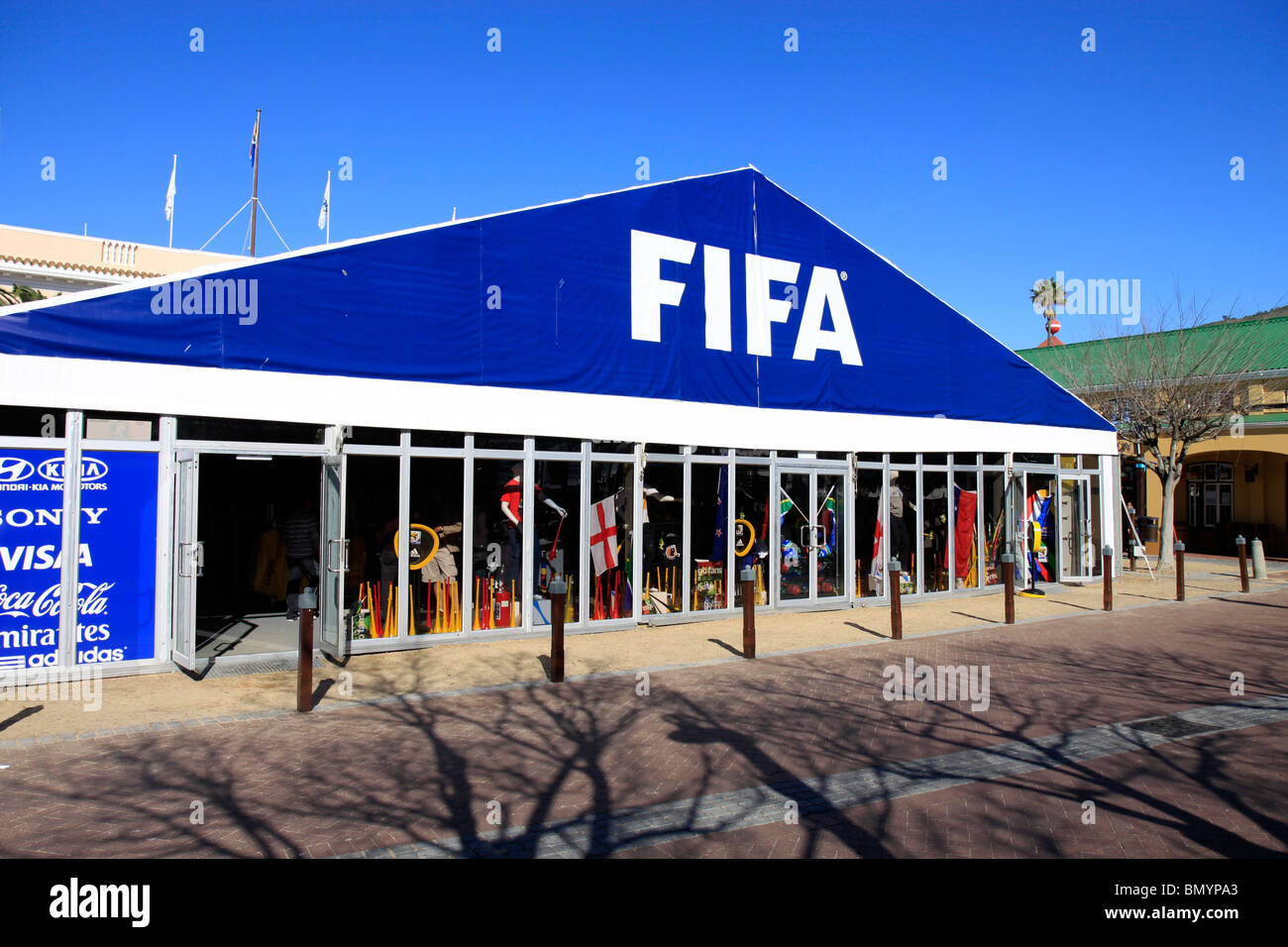 Fifa waren an der V&A Waterfront, Kapstadt für die WM 2010 in Südafrika. Stockfoto