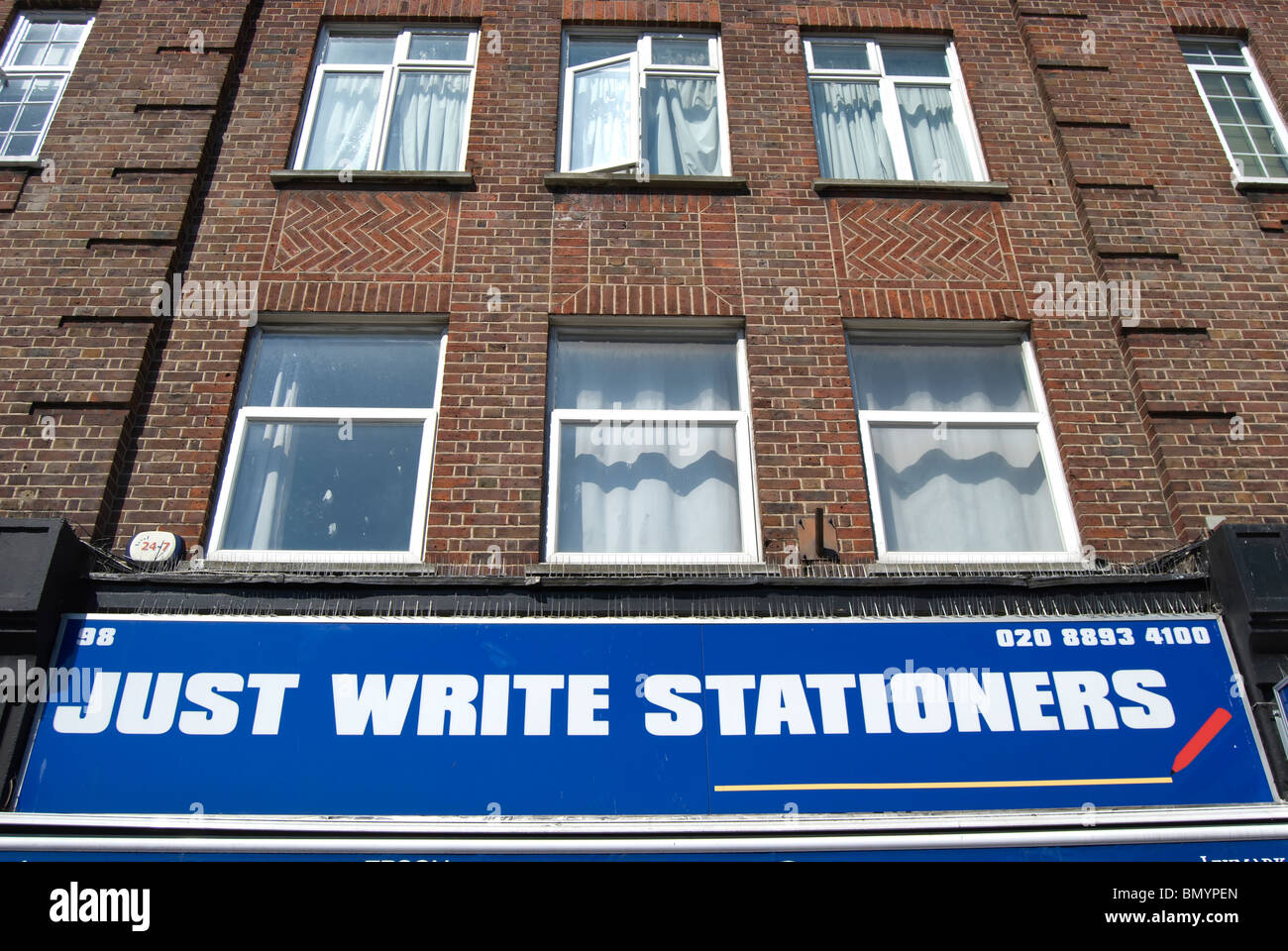 ein Bürobedarf Shop namens nur schreiben Stationers Whitton High Street, Middlesex, england Stockfoto