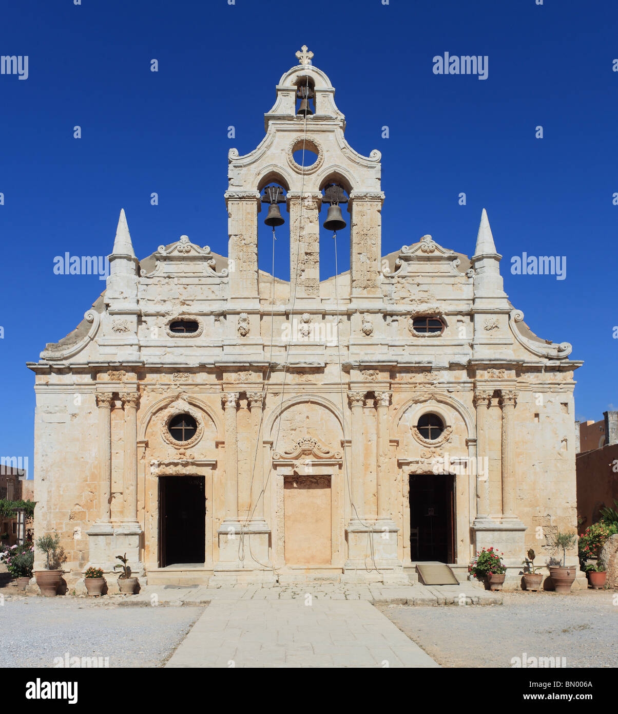 Die Kirche oder Katholikon im Zentrum des Kloster Arkadi auf Kreta, Griechenland. Stockfoto