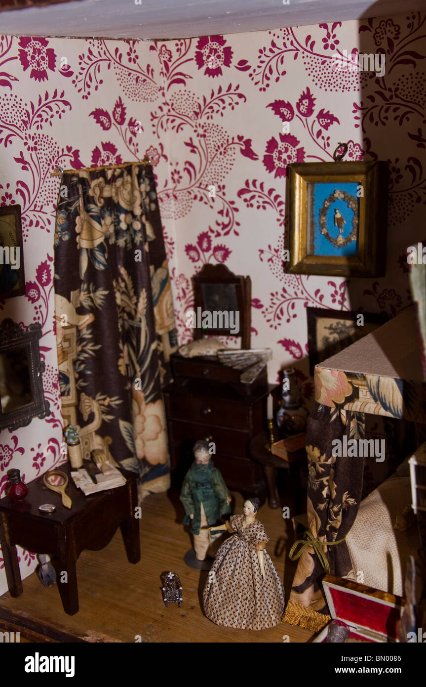 Puppenhaus mit Möbel Stockfoto
