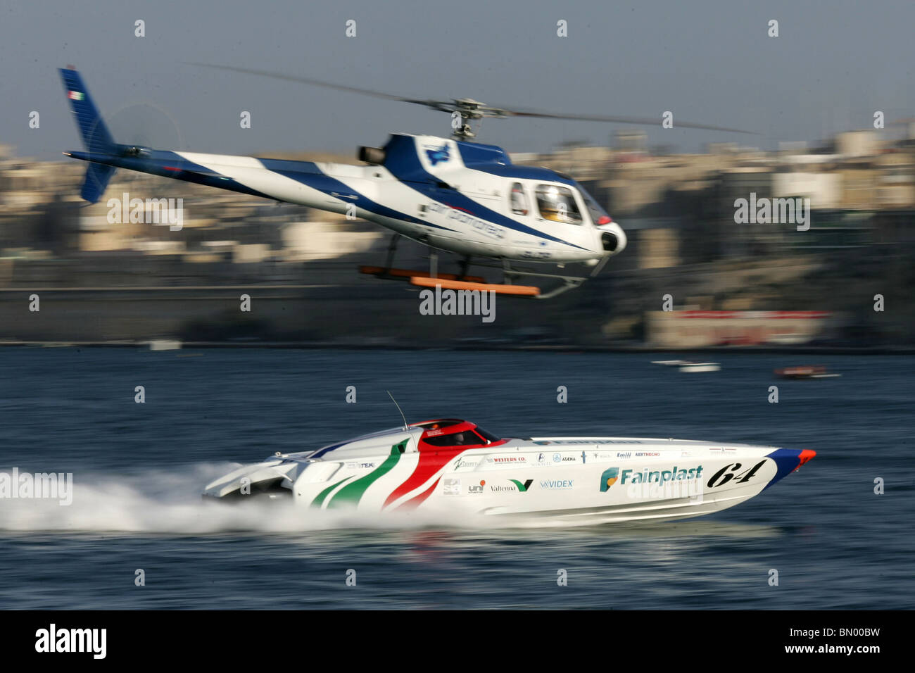 #64, Fainplast, Italienisch. Evolution-Klasse. Stefano Cola, Stefano Bonanno, Marco Pennesi, Powerboat P1 WM. Maltesisch Stockfoto