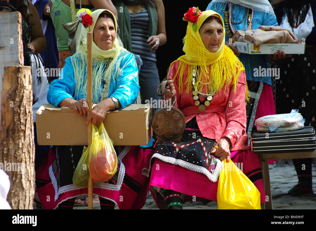 Erwachsene Frauen von Dobrudja Bulgarien-Folklore-Gruppe Stockfoto