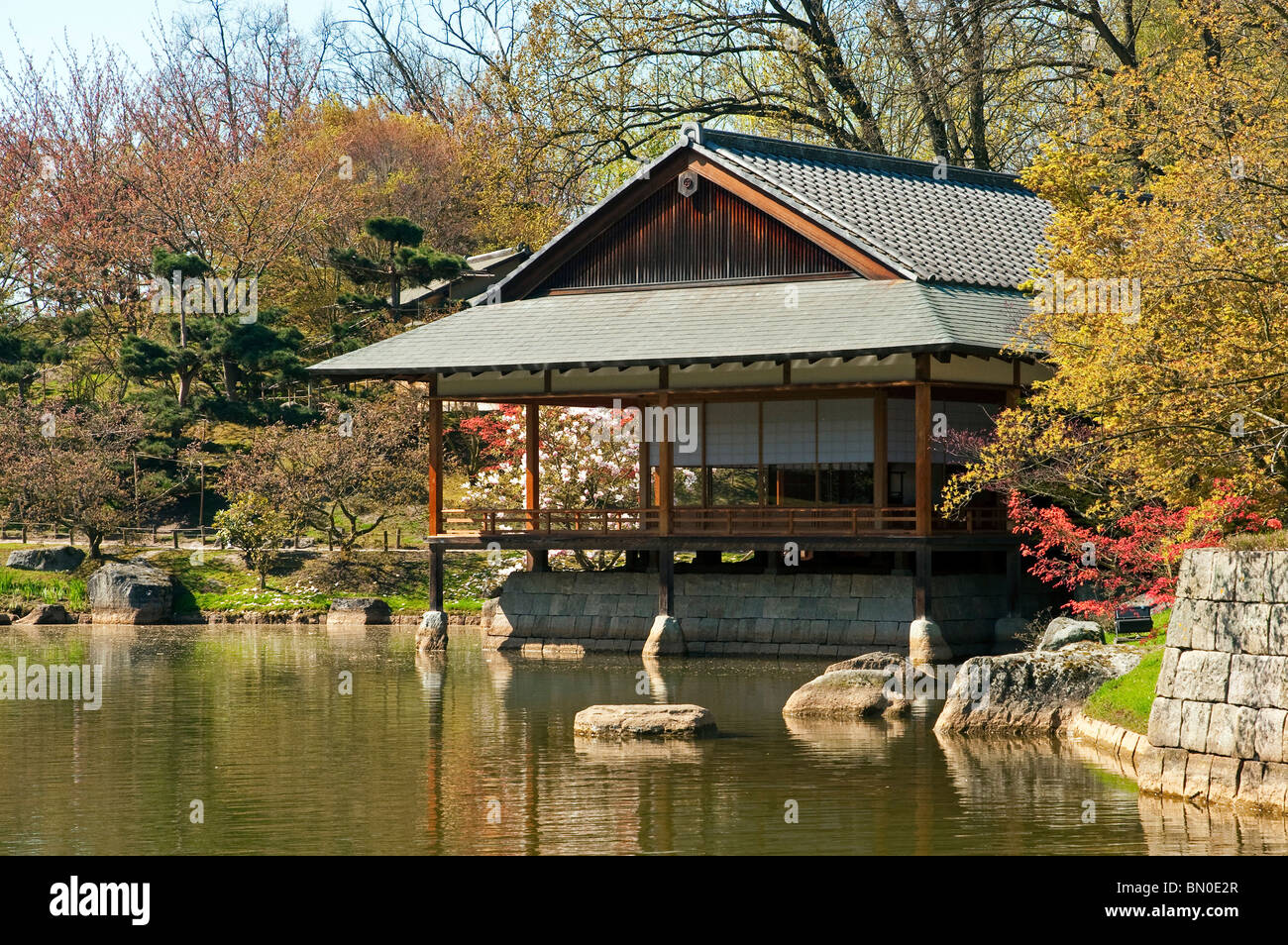Japanische Tee Haus Am Teich Im Japanischen Garten Hasselt