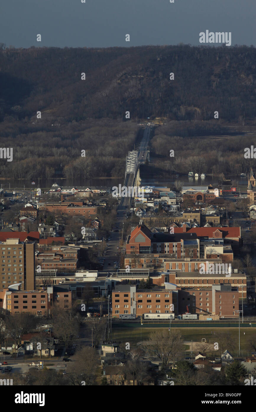 Mississippi River Valley, Winona Minnesota Blick über zwischenstaatliche Brücke nach Wisconsin Stockfoto