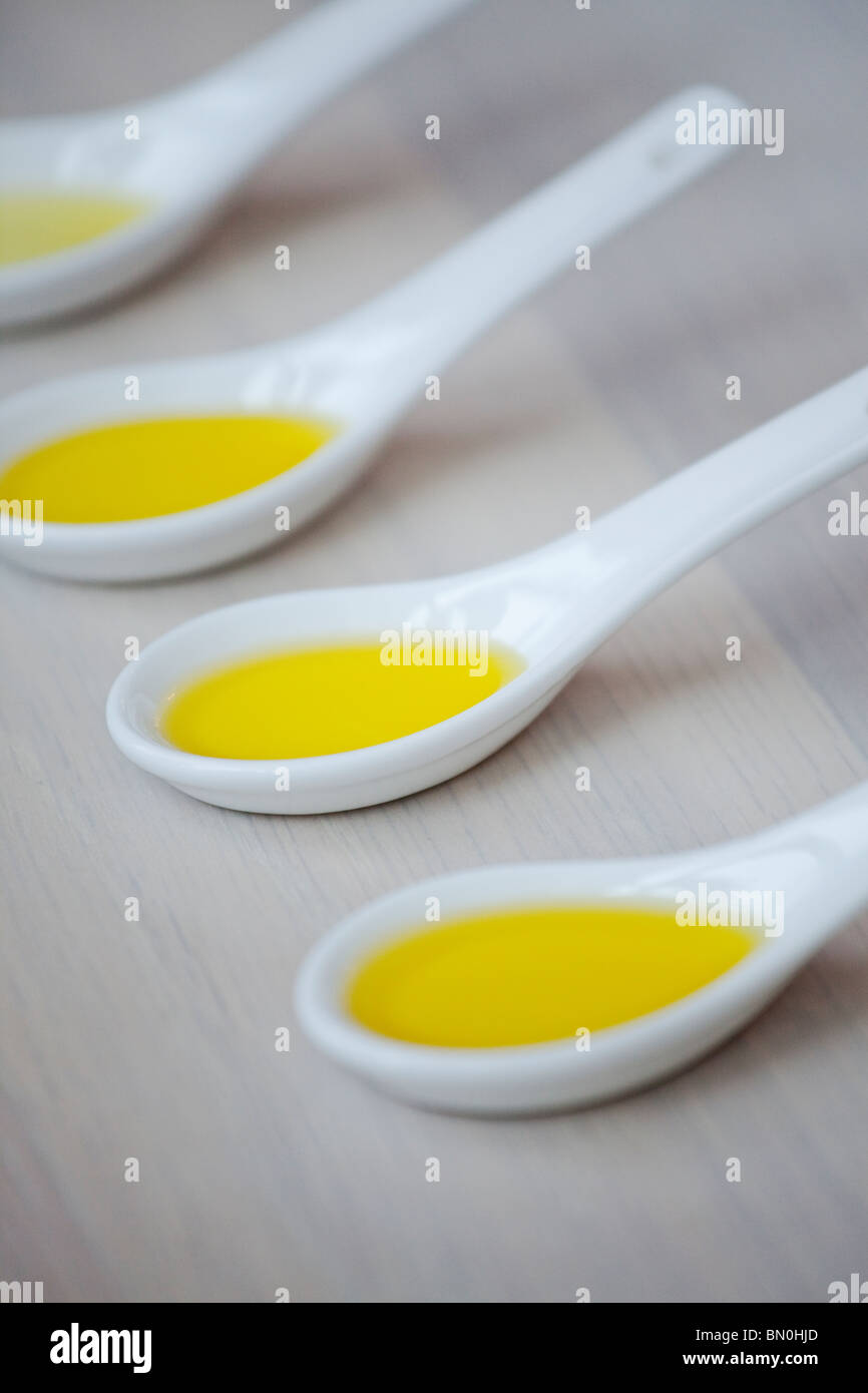 Olivenölverkostung Proben für A Stockfoto