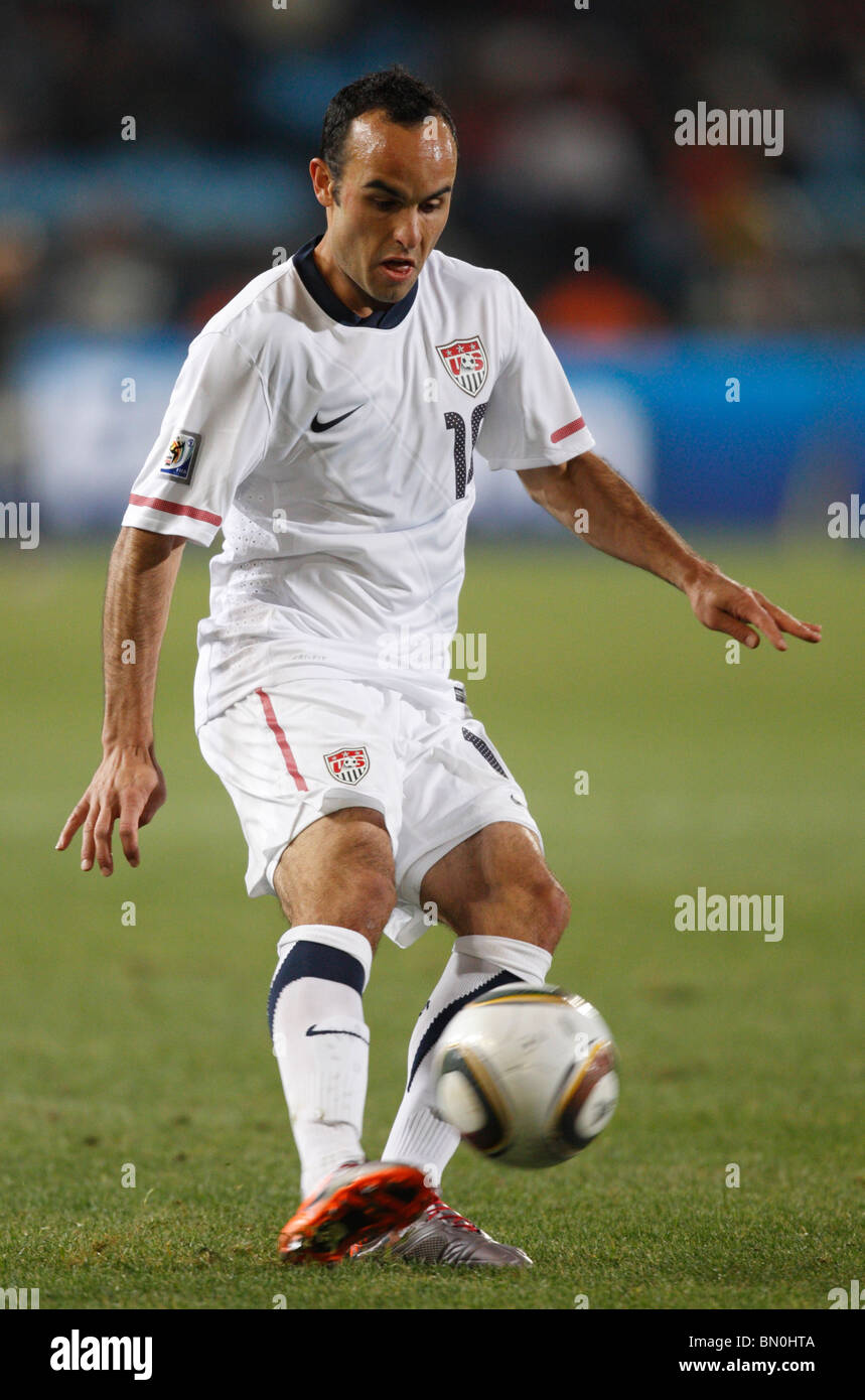 Landon Donovan der Vereinigten Staaten kickt den Ball während eines Fußballspiels 2010 FIFA World Cup gegen Algerien 23. Juni 2010. Stockfoto
