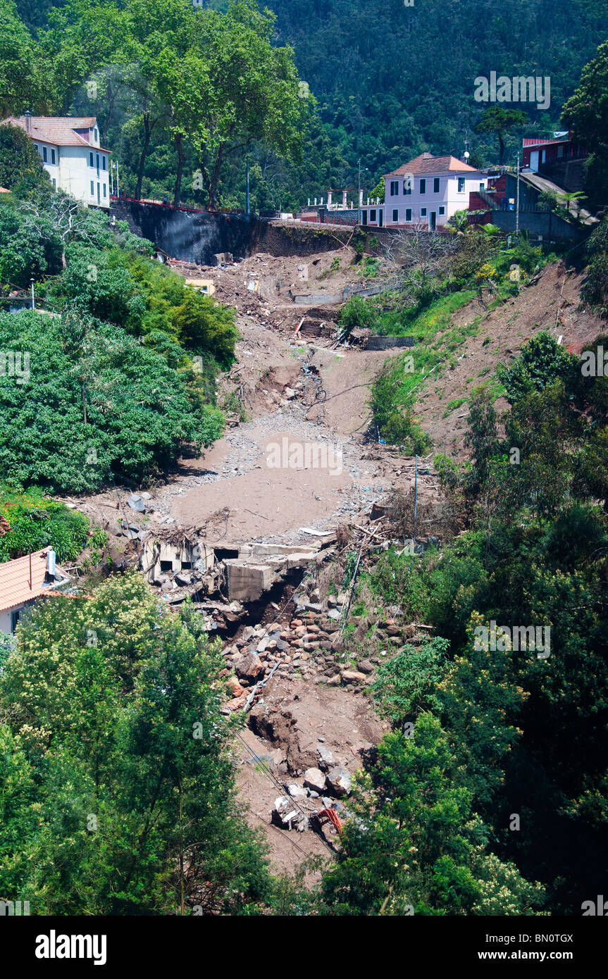 Eine Luftaufnahme der Schäden durch das Hochwasser im Februar 2010 in Funchal, Madeira. Stockfoto