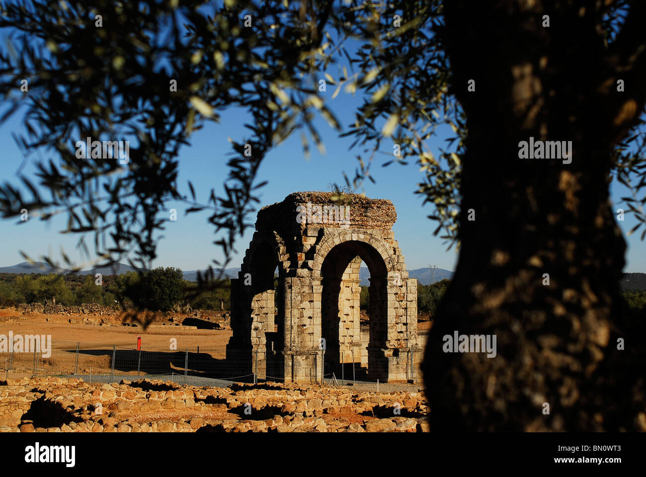 Römischen Triumphbogen Capara oder Caparra. Silber Weg oder Via De La Plata, Provinz Cáceres, Region Extremadura, Spanien Stockfoto