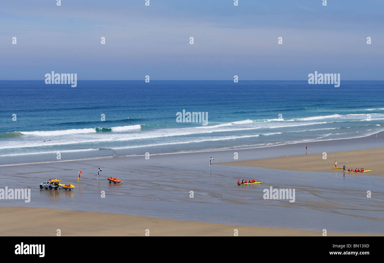 einen ruhigen Tag am Strand von Perranporth in Cornwall, Großbritannien Stockfoto