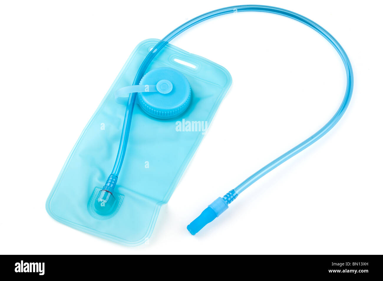 Ersatz-Hydrat Kunststoff Trinkflasche und Schlauch mit Mundstück in eine Aktivität Jacke passen Stockfoto