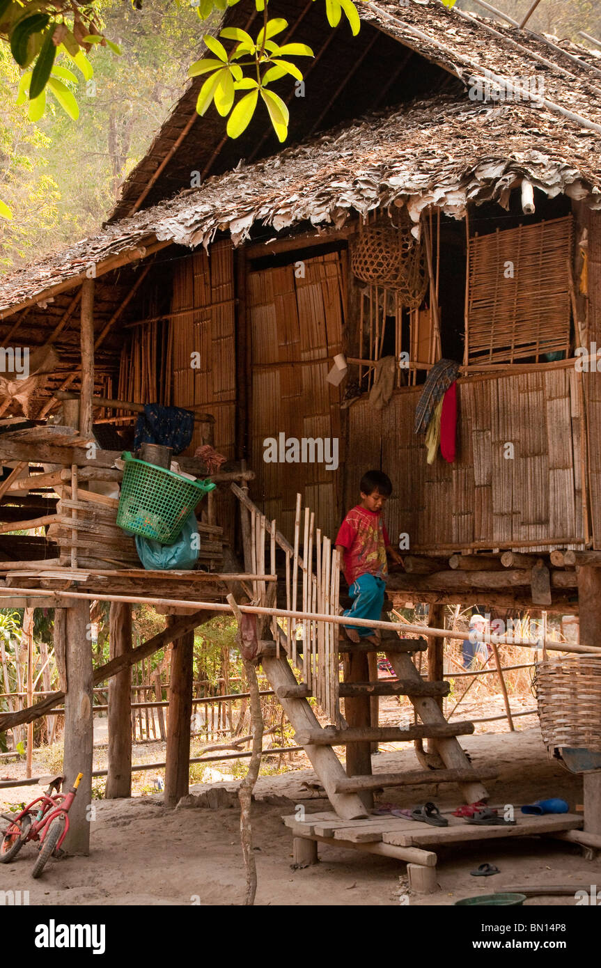 Haus in Baan Tong Luang, einem Dorf der Hmong Leute im ländlichen Provinz Chiang Mai, Thailand. Stockfoto