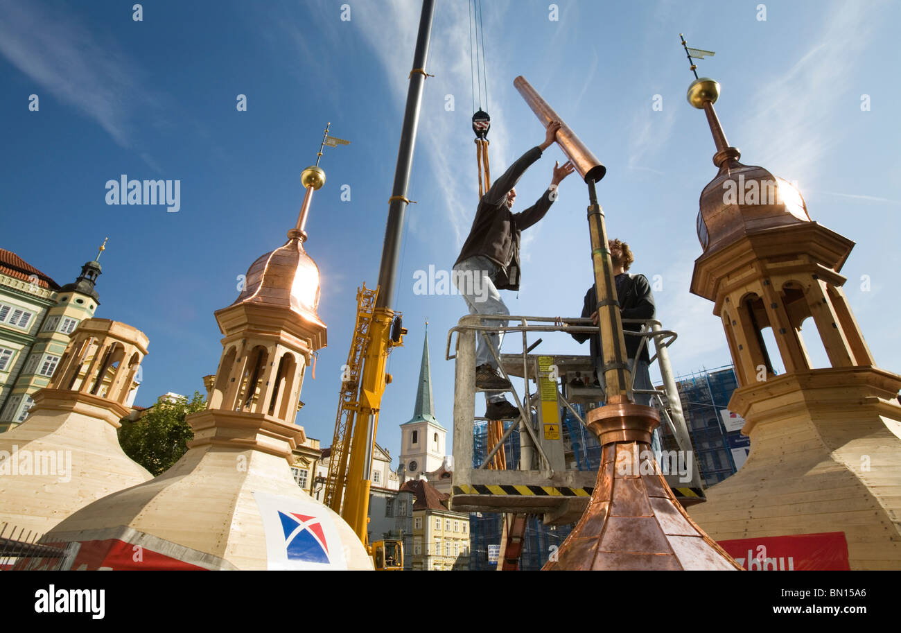 Bau einer neuen Zwiebelturm für eine Barock-Gebäude-Prag Stockfoto