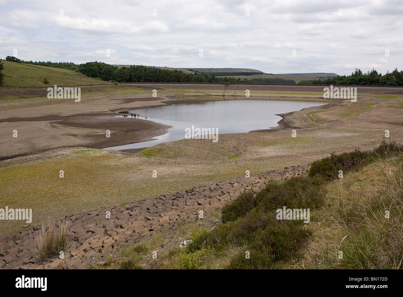 Niedrige Reservoir in Nordwestengland Stockfoto