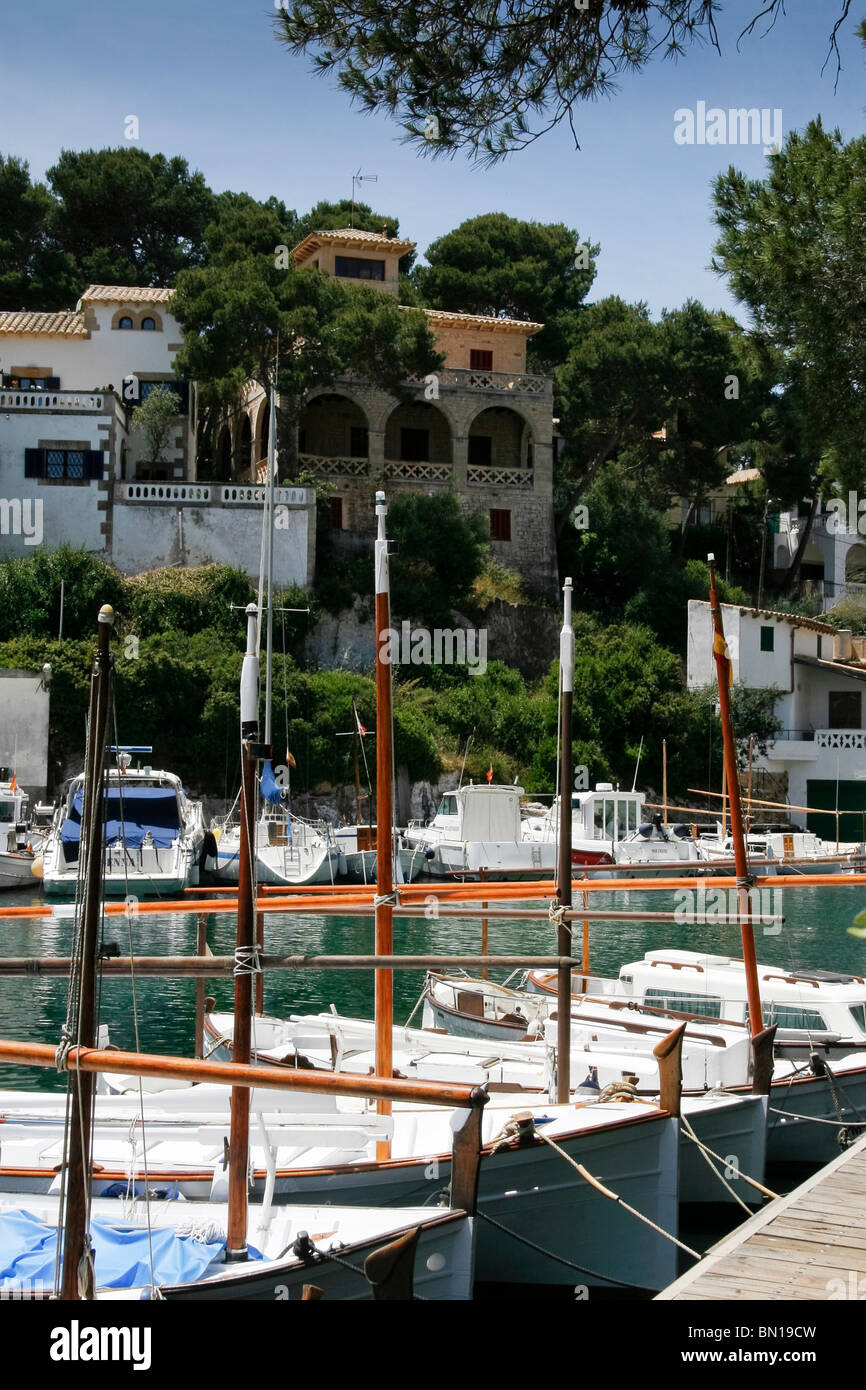 Traditionelle Fischerboote vertäut im Hafen von Cala Figuera, Mallorca Stockfoto