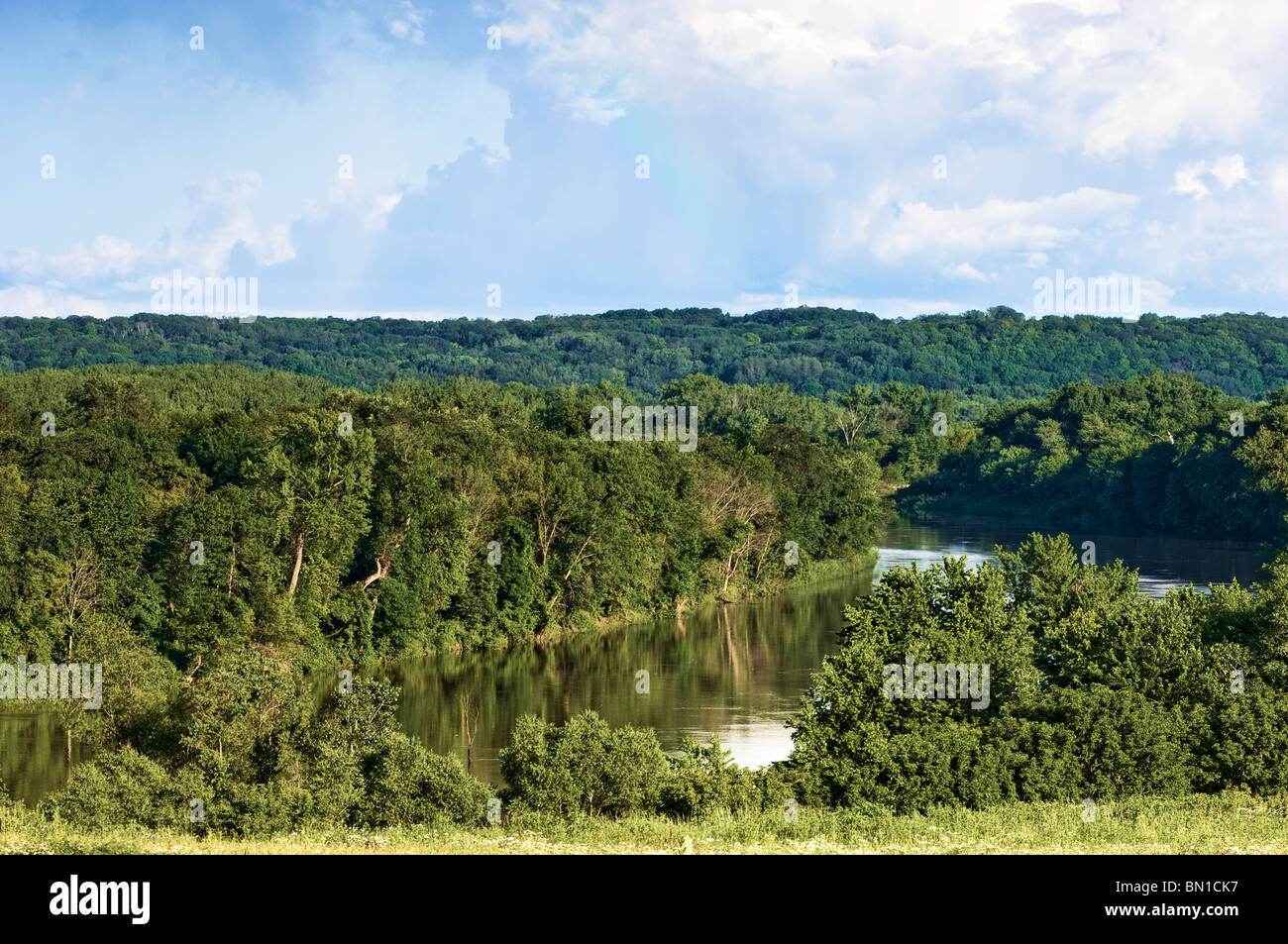 Minnesota River fließt durch die Stromschnellen See Einheit der Minnesota Valley National Wildlife Refuge in der Nähe von Carver, Minnesota. Stockfoto