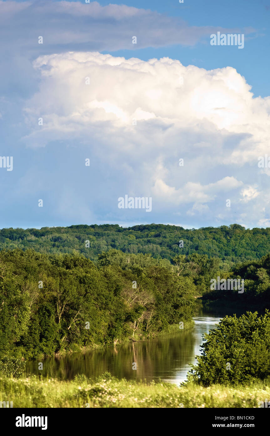 Minnesota River fließt durch die Stromschnellen See Einheit der Minnesota Valley National Wildlife Refuge in der Nähe von Carver, Minnesota. Stockfoto