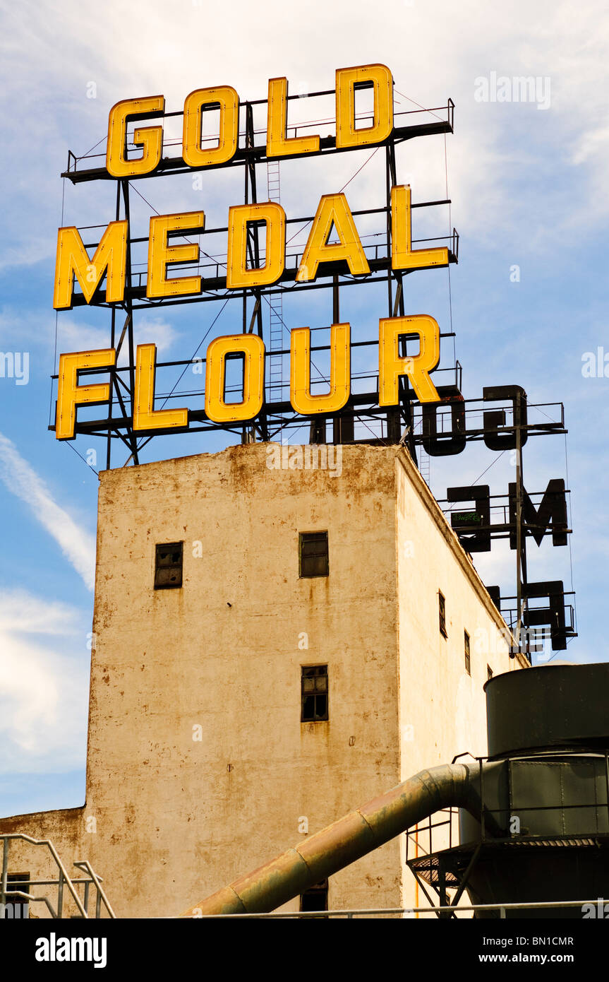 Historisches Goldmedaille Mehl Schild über die Washburn A Mill in Minneapolis, Minnesota. Stockfoto