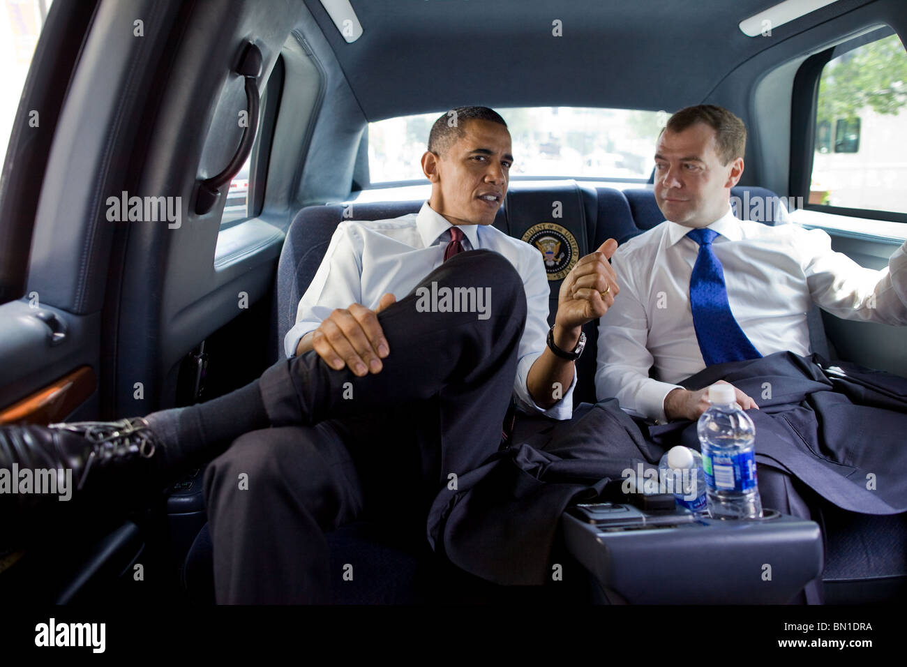 Präsident Barack Obama und Präsident Dmitry Medvedev Russlands fahren zusammen zur Mittagszeit Rays Hellburger in Arlington, VA Stockfoto