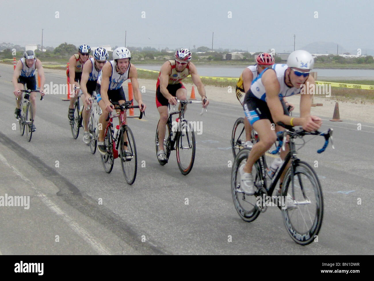 Generalmajor Jonathan Mason und 1st Lt. Scott Toander konkurrierten in der Streitkräfte-Triathlon-Meisterschaft 2010 Stockfoto