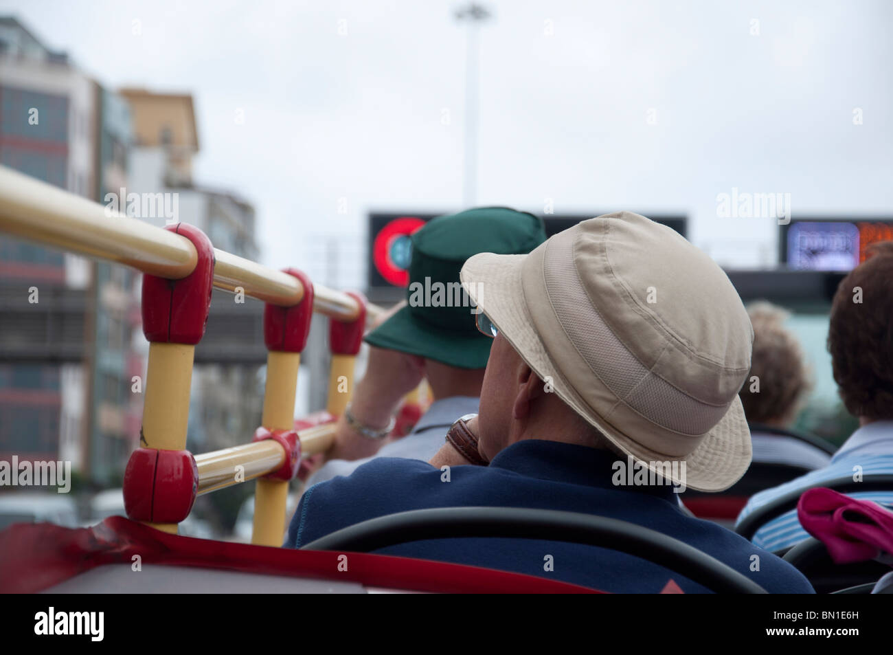 Ein Tourist sightseeing auf eine City Sightseeing Tour Bus in Las Palmas, Gran Canaria. Stockfoto