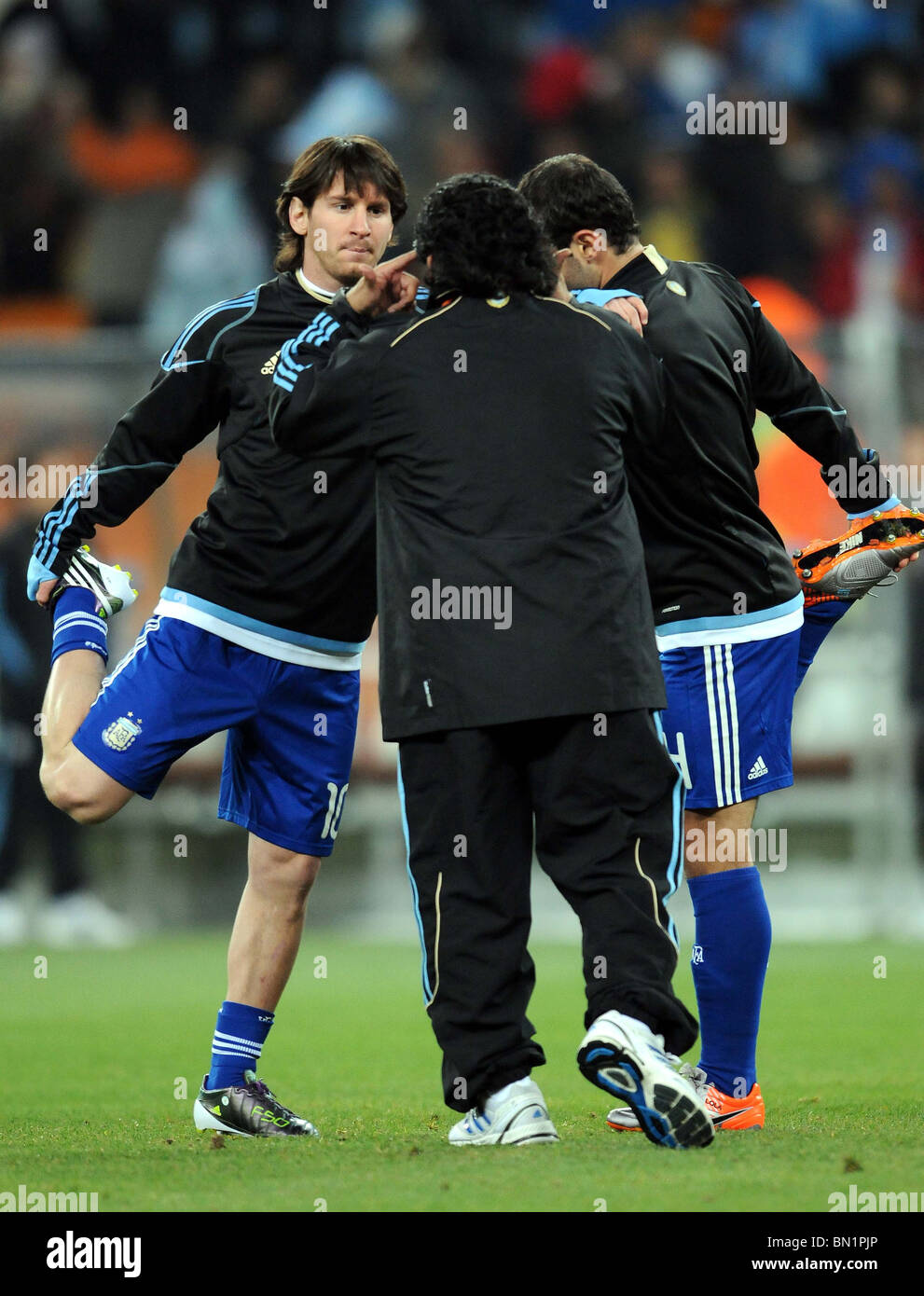 LIONEL MESSI DIEGO MARADONA Argentinien V Mexiko SOCCER CITY Stadion Südafrika 27. Juni 2010 Stockfoto