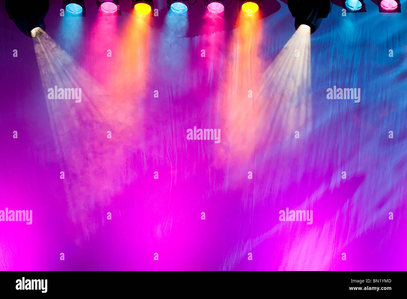bunte und lebendige Bühne im Rampenlicht Hintergrund Bühne Stockfoto