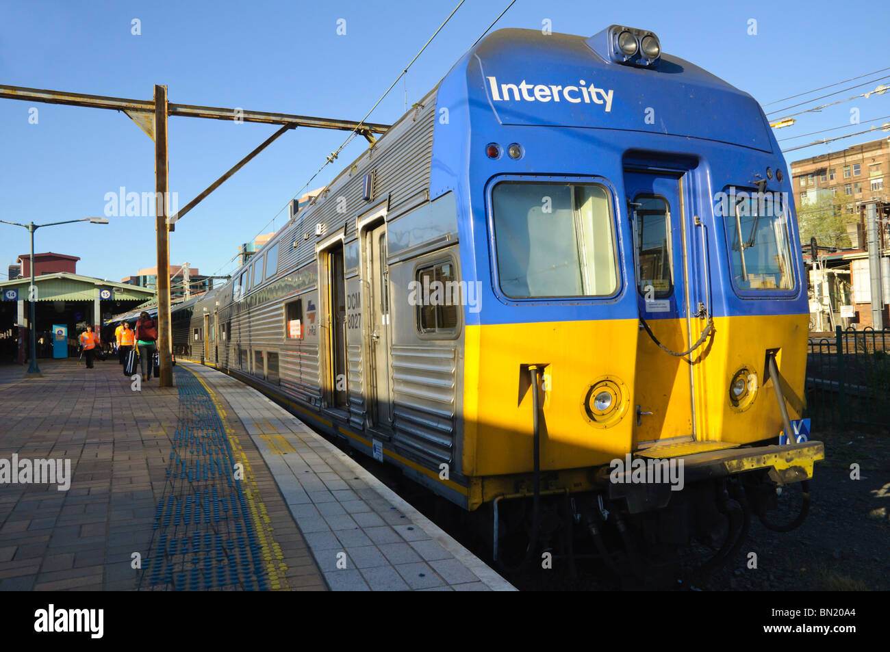 Double Deck Vorortbahn. Bitte klicken Sie für weitere Informationen. Stockfoto