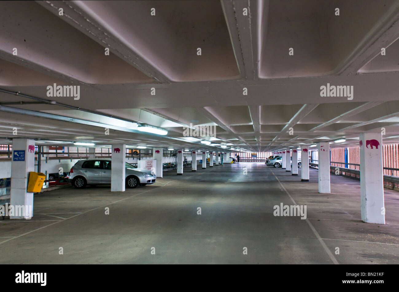 Leere mehrstöckigen Parkplatz Stockfoto