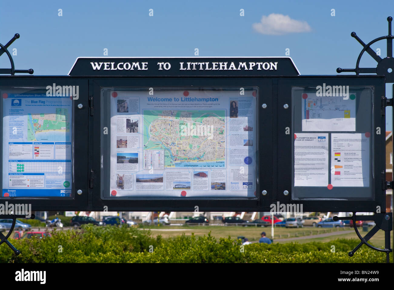 Willkommen bei Littlehampton Schwarzes Brett an der Strandpromenade West Sussex England Stockfoto