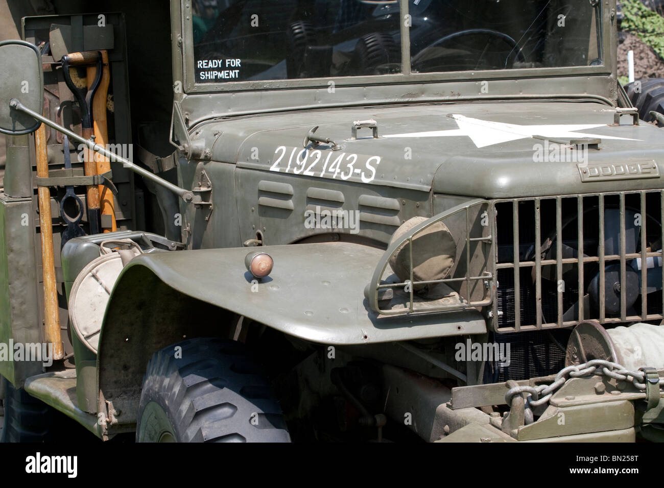 Die Vorderseite des einen amerikanischen Armee-Jeep wie im 2. Weltkrieg verwendet Stockfoto