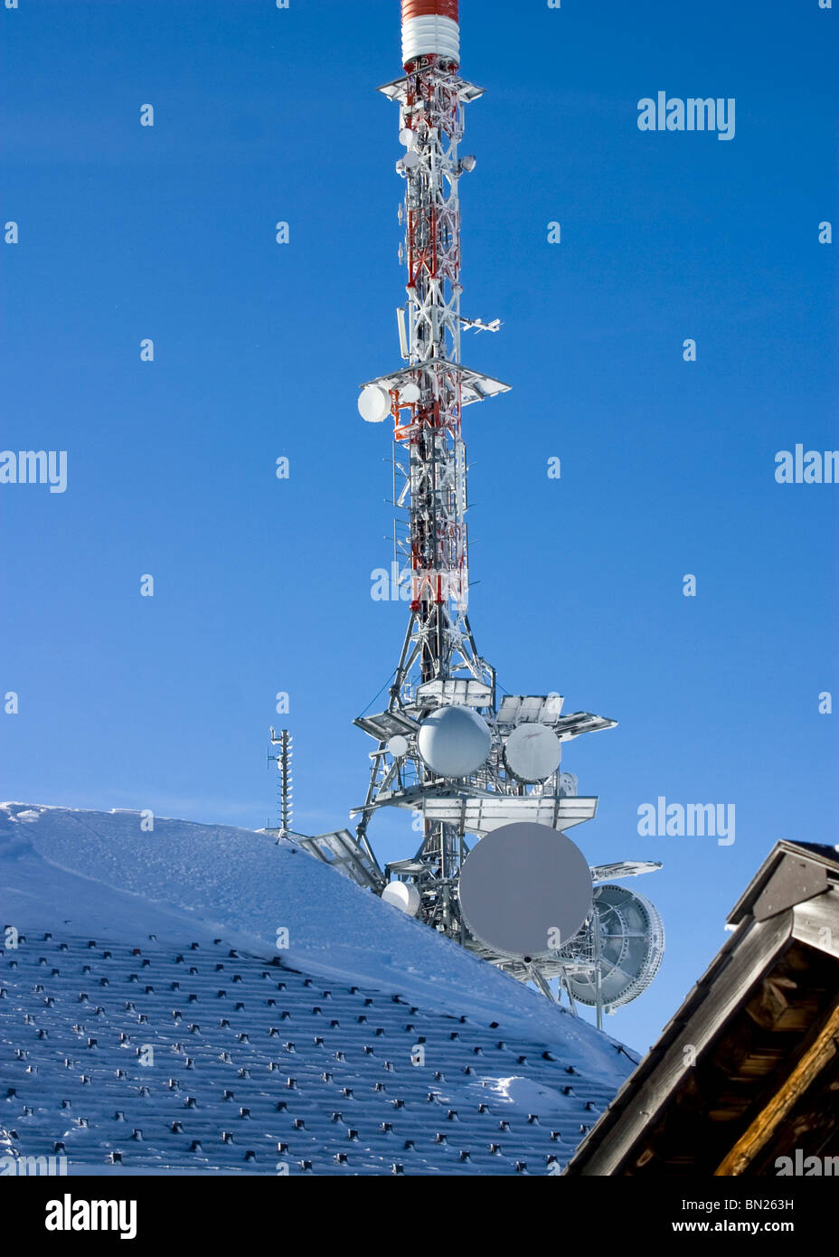 Übertragung von Mast auf Berg am Niederhorn im Berner Oberland Schweiz  Stockfotografie - Alamy