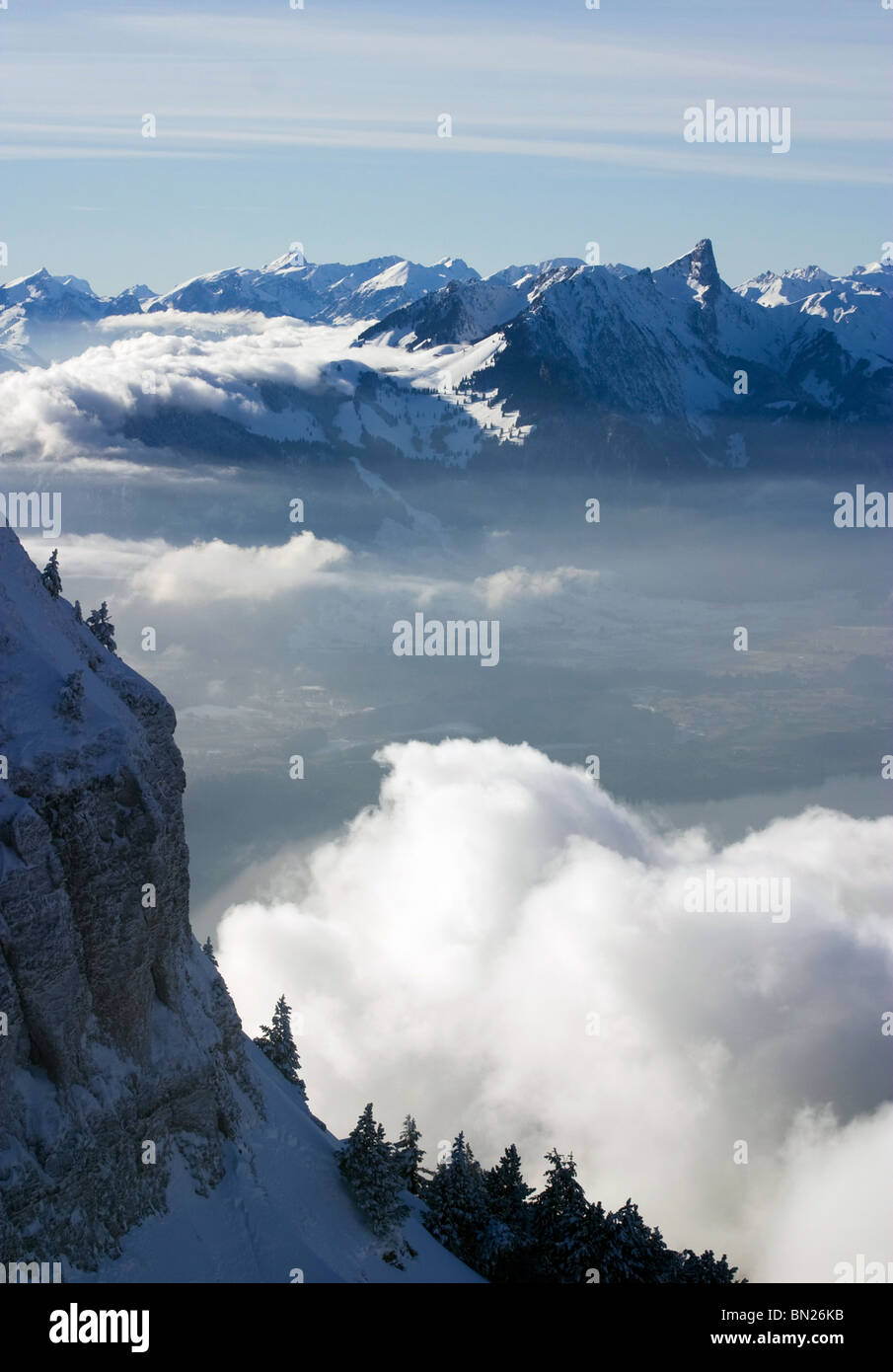 Blick vom Niederhorn-Berner Alpen und Justistal guggisgrat Stockfoto