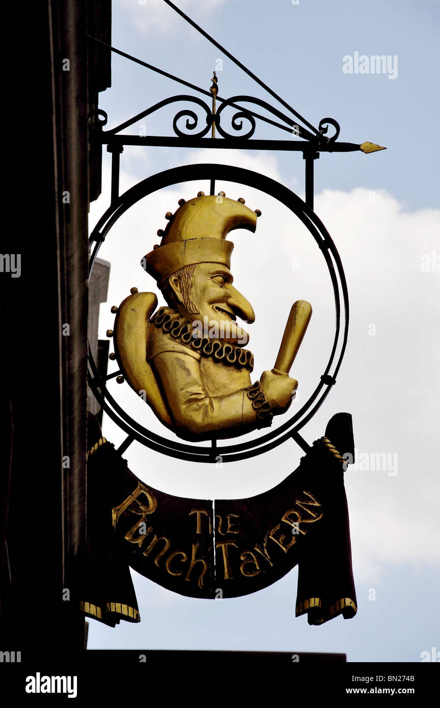 Der Punch Taverne Zeichen, Fleet Street, City of London, London, England, Vereinigtes Königreich Stockfoto