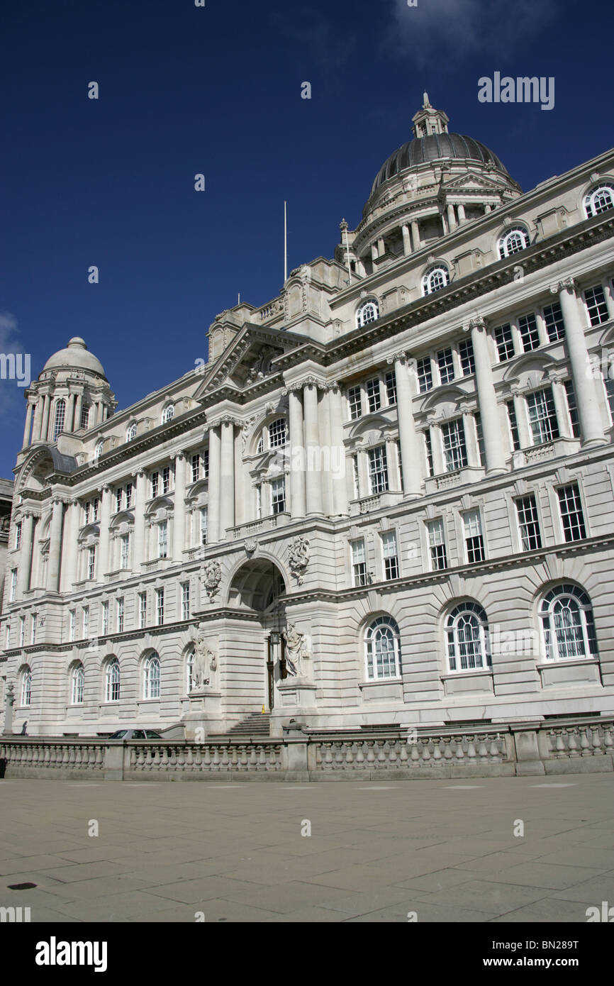 Stadt von Liverpool, England. Malerische Aussicht auf Port of Liverpool Building an Liverpools Pier Head Waterfront. Stockfoto