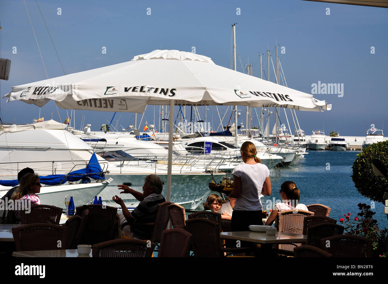 Restaurant im Freien in Marina, Santa Eularia des Riu, Ibiza, Balearen, Spanien Stockfoto