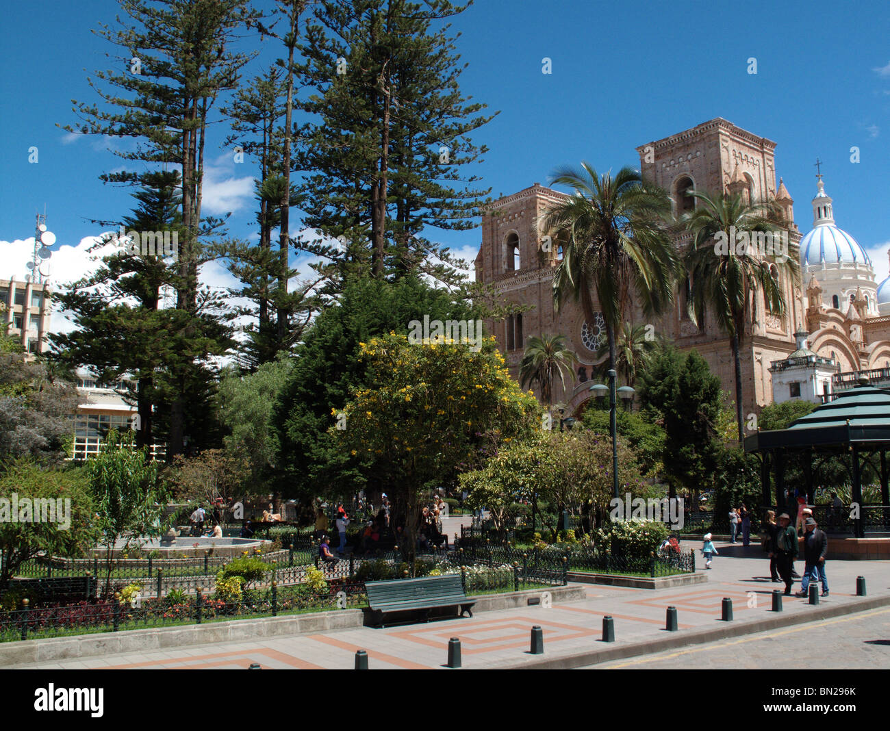 Der Parque Calderon vor der Catedral Neuva in Cuenca in Ecuador Stockfoto