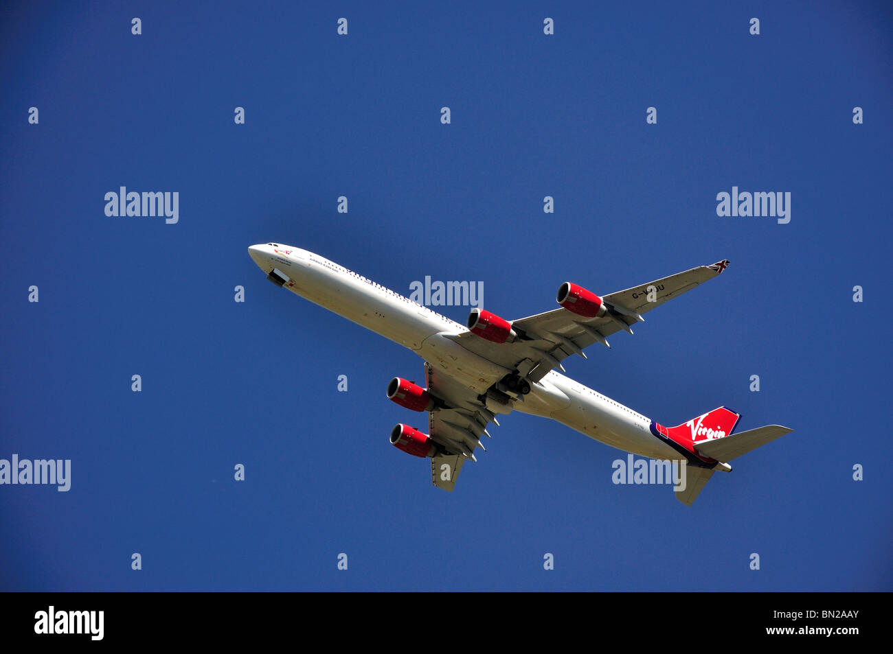 Virgin Airlines Airbus A340 Flugzeug abheben, Heathrow Airport, Greater London, England, Vereinigtes Königreich Stockfoto