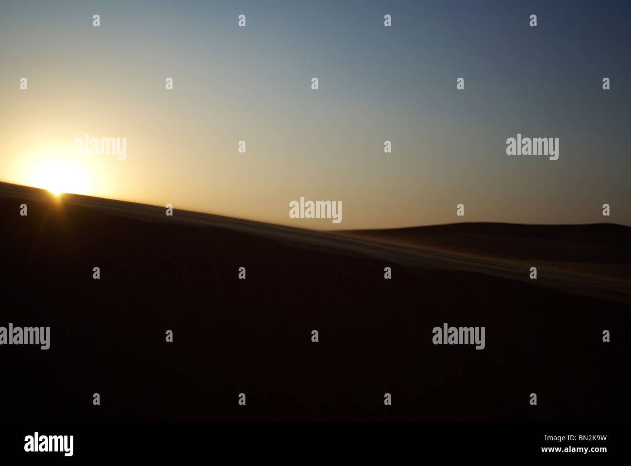Sanddünen bei Sonnenaufgang oder Sonnenuntergang, Dubai Stockfoto